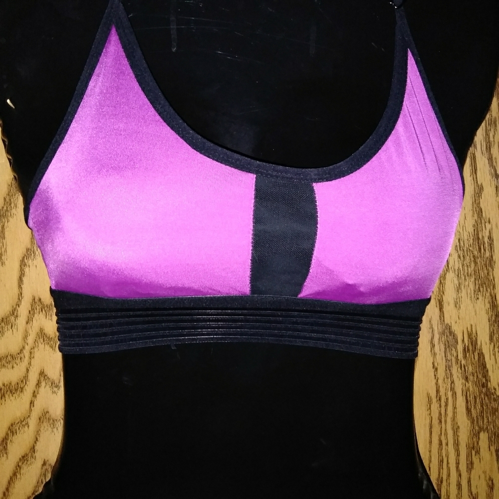 sports bra